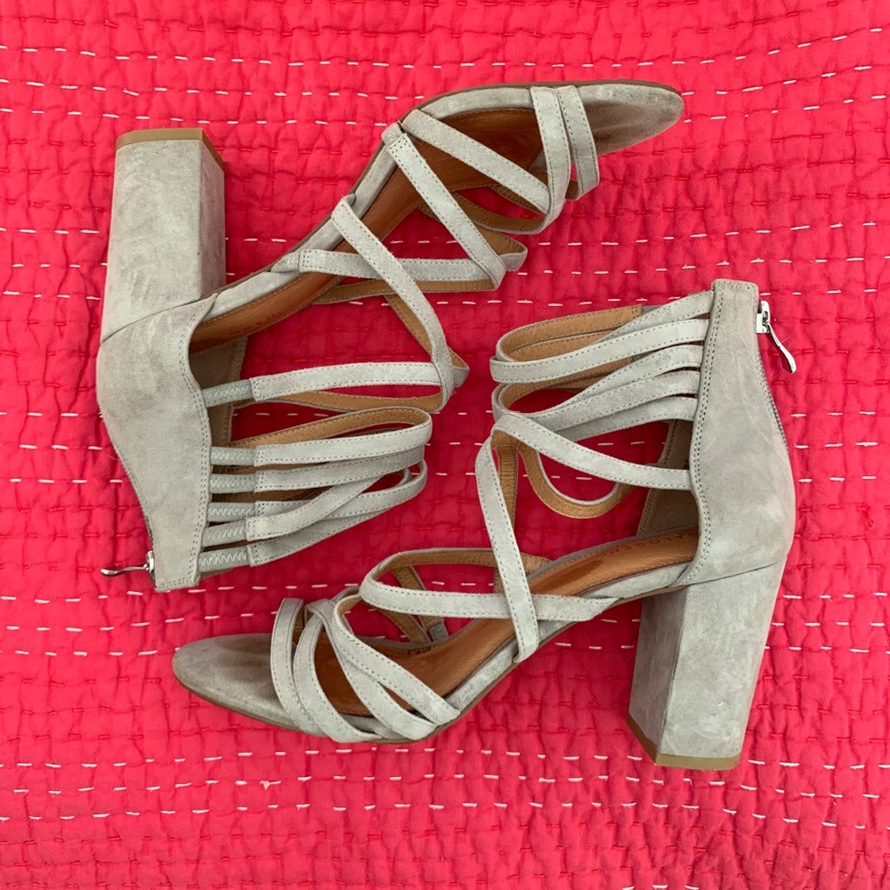 Halogen Suede Block Heel Soft Gray